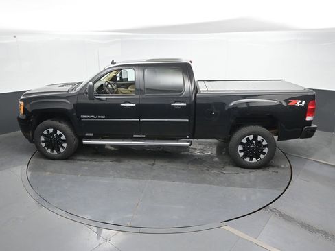 Used 2011 GMC Sierra 2500 Denali w/ Suspension Package, Off-Road AWD/4WD image 26