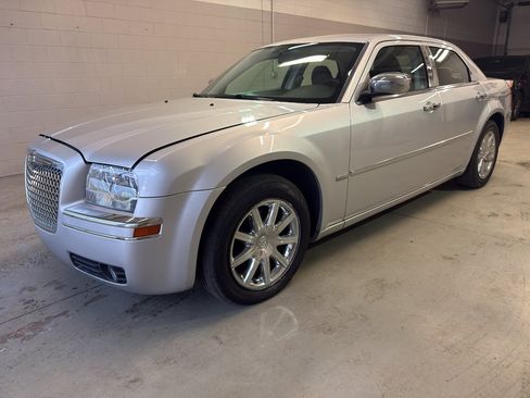 Used 2009 Chrysler 300 Touring RWD image 3