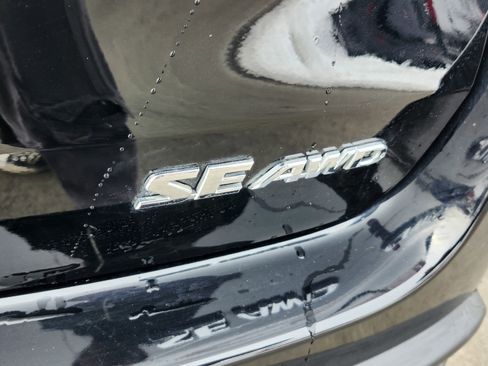 Used 2019 Toyota Highlander SE image 22