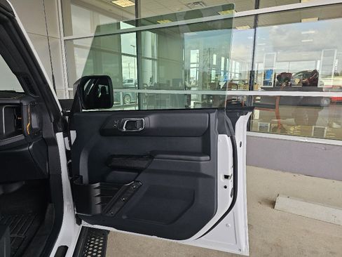 Used 2024 Ford Bronco Badlands image 13