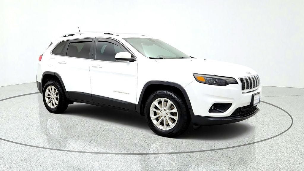 Used 2019 Jeep Cherokee Latitude w/ Cold Weather Group FWD image 3