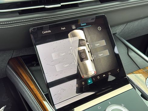 Certified 2025 Cadillac Escalade Premium Luxury Platinum AWD/4WD image 21