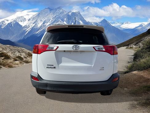 Used 2014 Toyota RAV4 LE image 4