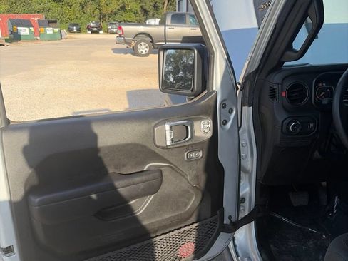 Used 2024 Jeep Wrangler Unlimited Rubicon AWD/4WD image 38