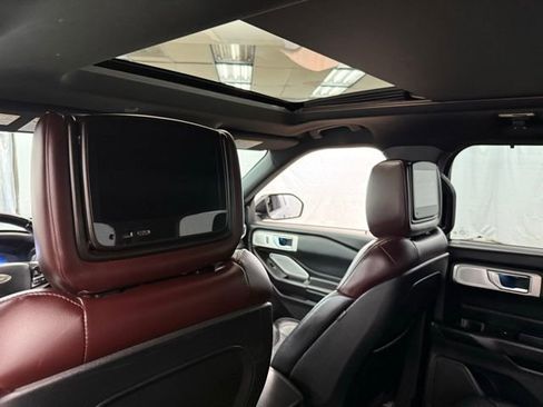 Certified 2020 Ford Explorer Platinum w/ Premium Technology Package image 19