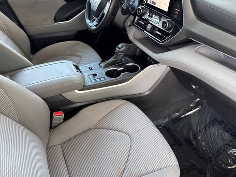 Used 2023 Toyota Highlander L FWD image 20