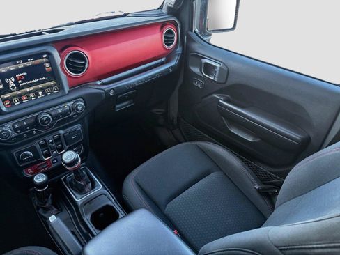 Used 2019 Jeep Wrangler Unlimited Rubicon AWD/4WD image 25