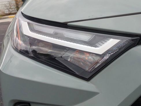 Used 2022 Toyota RAV4 XLE w/ Convenience Package image 10