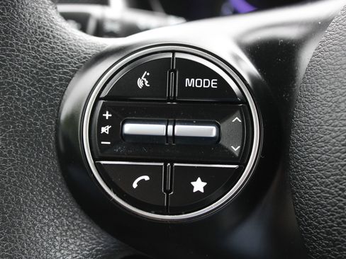 Used 2025 Kia Soul LX FWD image 26