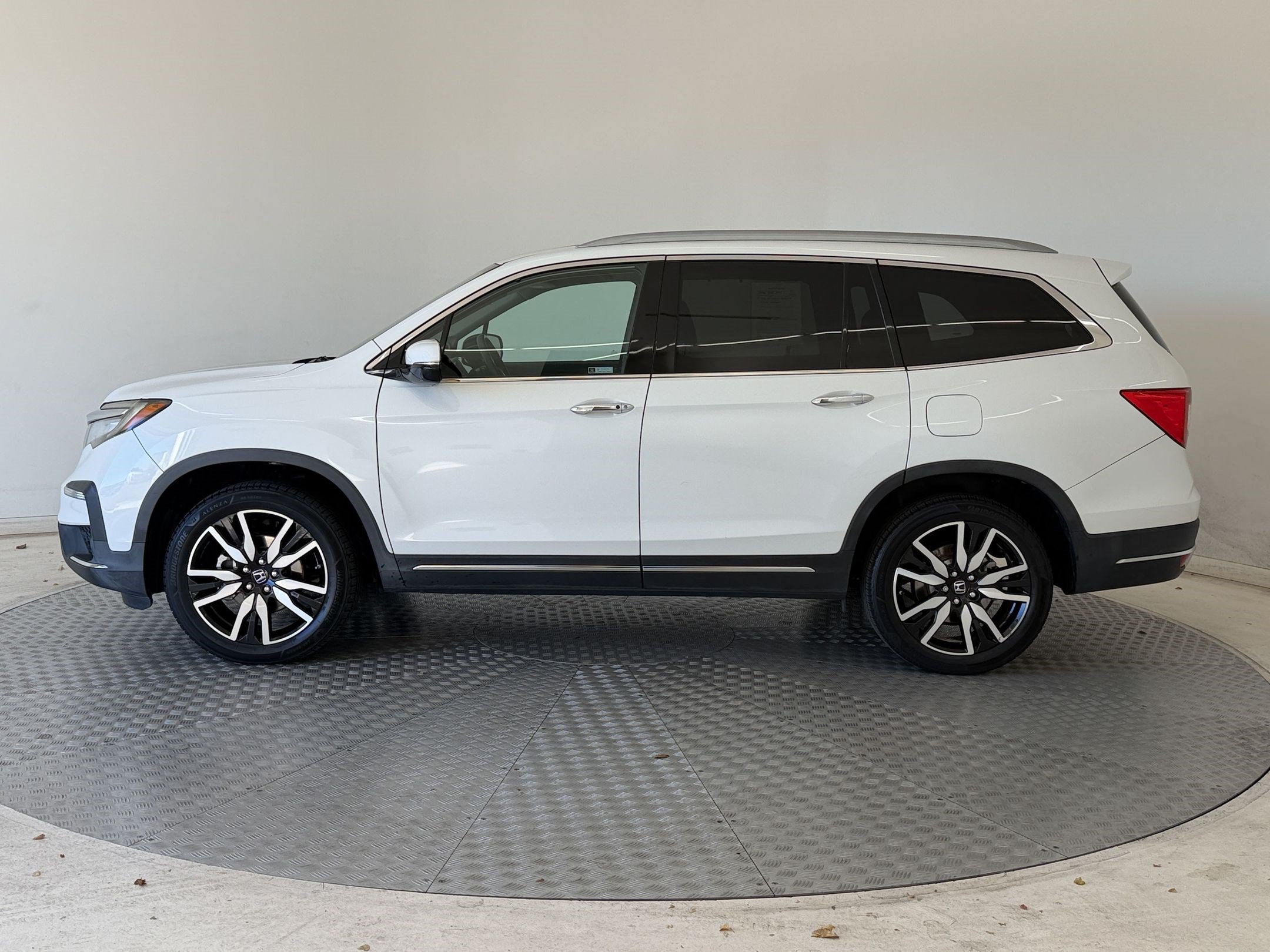 Used 2020 Honda Pilot Elite image 2