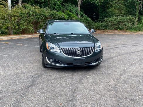 Used 2017 Buick Regal Sport Touring FWD image 2