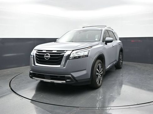 Used 2024 Nissan Pathfinder Platinum FWD image 4