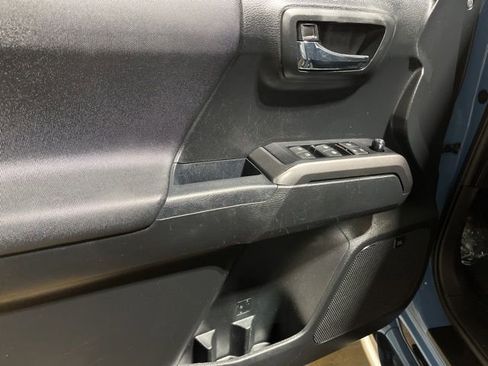 Used 2019 Toyota Tacoma TRD Sport AWD/4WD image 11