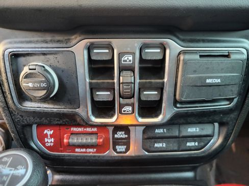 Used 2024 Jeep Wrangler Unlimited Rubicon 4xe w/ Technology Group image 31