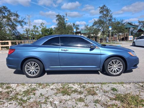 Used 2011 Chrysler 200 Limited image 4