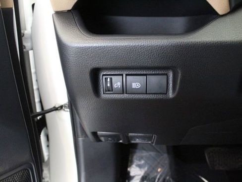 Used 2019 Toyota RAV4 XLE FWD image 11