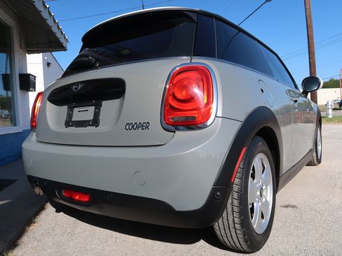 Used 2018 MINI Cooper 2-Door Hardtop FWD image 8