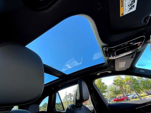 Used 2025 Mercedes-Benz GLC 300 image 29