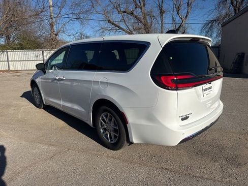 New 2026 Chrysler Pacifica Select FWD image 4