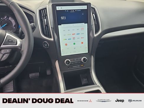 Used 2024 Ford Edge SEL image 17