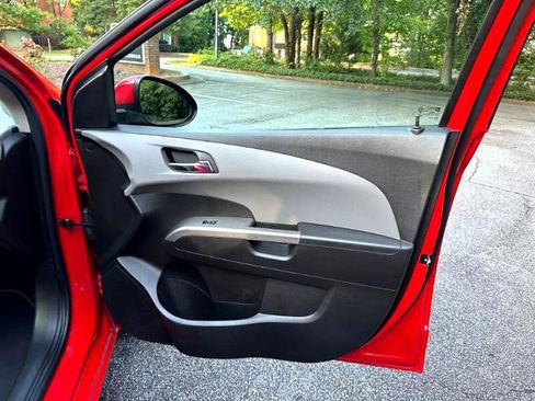 Used 2017 Chevrolet Sonic Premier image 34