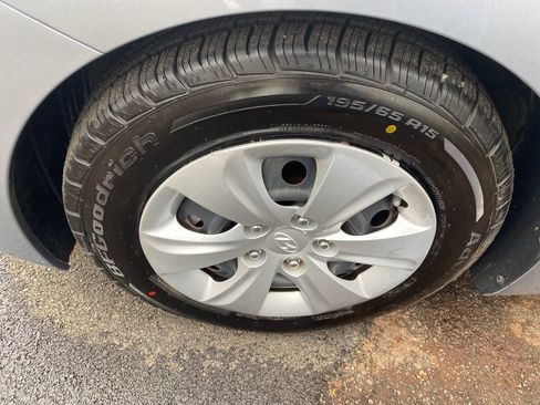 Used 2016 Hyundai Elantra SE FWD image 27