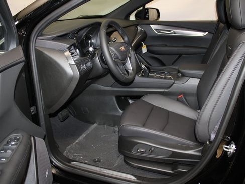 New 2026 Cadillac XT5 Luxury image 4