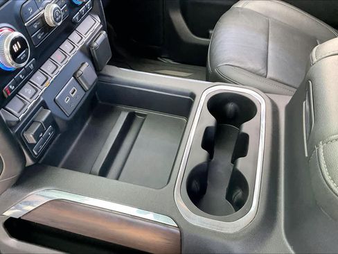 Used 2021 GMC Sierra 1500 SLT image 16