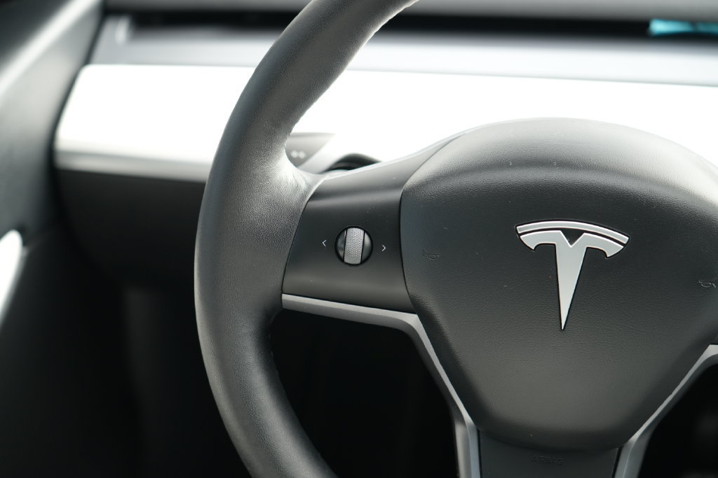 Used 2022 Tesla Model Y Performance AWD/4WD image 19