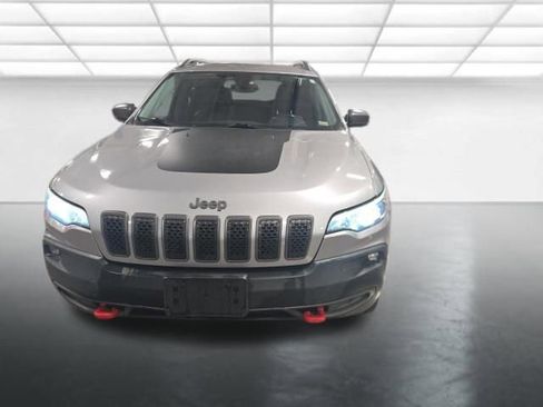 Used 2019 Jeep Cherokee Trailhawk image 10