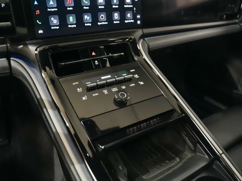 Used 2025 Porsche Panamera 4 E-Hybrid AWD/4WD image 33