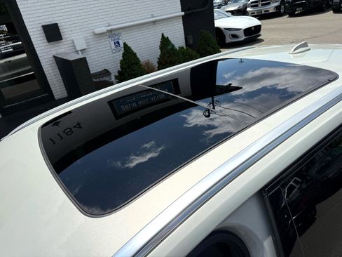 Used 2020 Volvo V60 T5 Cross Country image 21