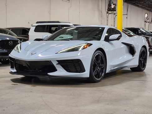 Used 2024 Chevrolet Corvette Stingray Preferred Cpe w/ Z51 Performance Package RWD image 4