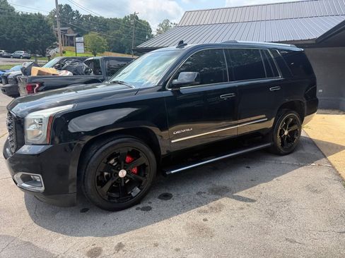 Used 2015 GMC Yukon Denali w/ Premium Package AWD/4WD image 9