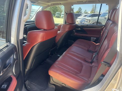 Used 2020 Lexus LX 570 4WD w/ Luxury Package image 10