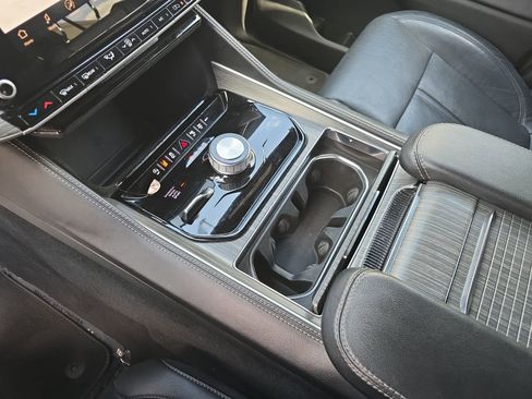 Used 2024 Jeep Wagoneer L Series II w/ Flexible Seating Group AWD/4WD image 29