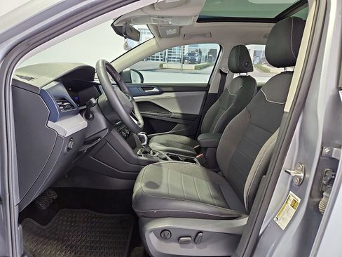Certified 2024 Volkswagen Taos SE w/ Panoramic Sunroof Package AWD/4WD image 16