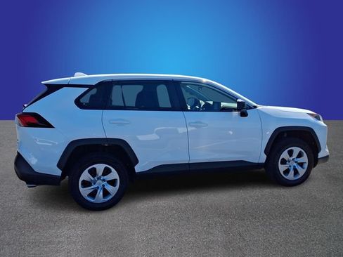 Used 2022 Toyota RAV4 LE AWD/4WD image 5