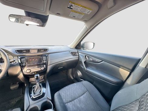Used 2020 Nissan Rogue SV image 24