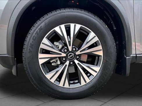 Certified 2023 Nissan Rogue SV FWD image 11