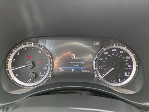 Used 2023 Toyota Highlander XLE AWD/4WD image 24