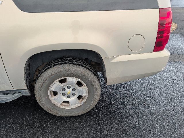 Used 2007 Chevrolet Suburban LT w/ LT Preferred Equipment Group AWD/4WD image 9