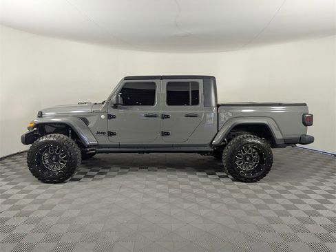 Used 2021 Jeep Gladiator Sport image 4