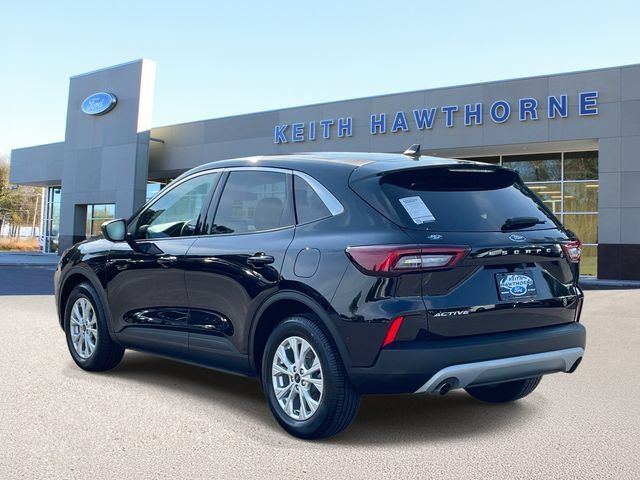 Used 2024 Ford Escape Active w/ Cold Weather Package FWD image 4