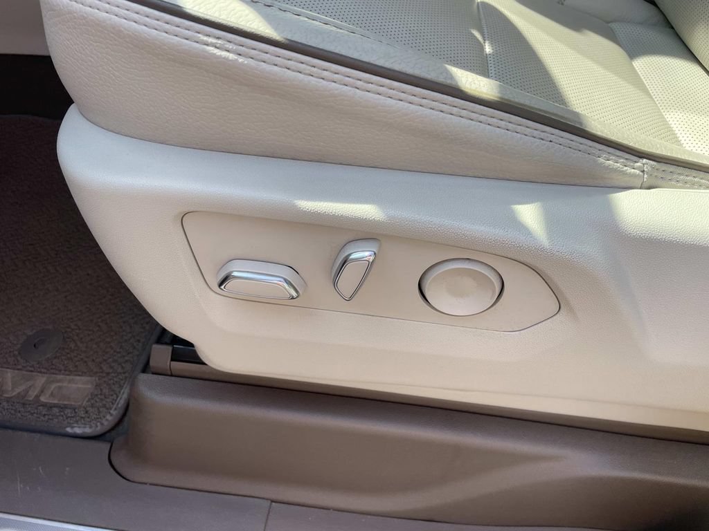 Used 2023 GMC Yukon Denali AWD/4WD image 12