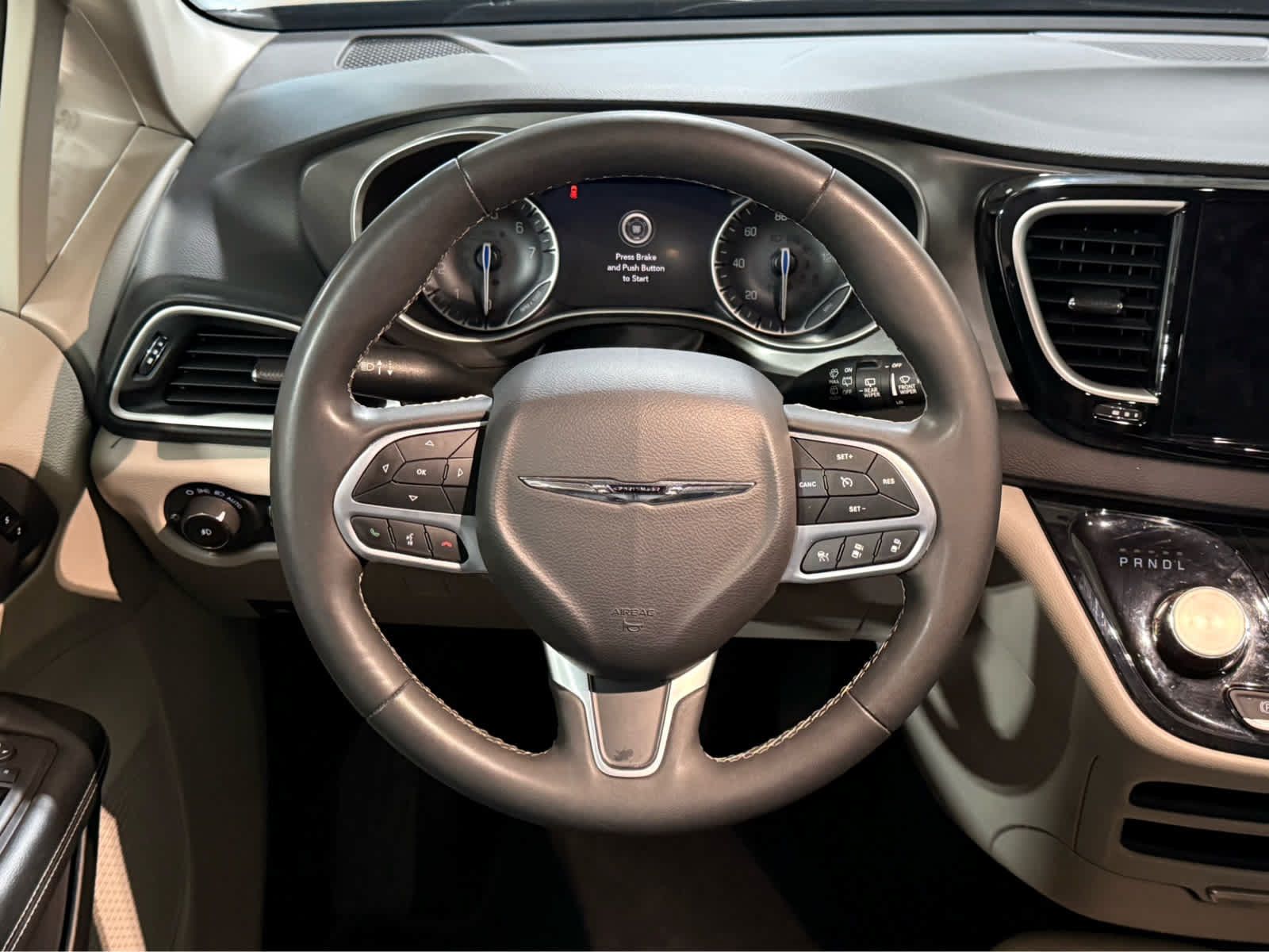 Used 2023 Chrysler Pacifica Touring-L FWD image 16