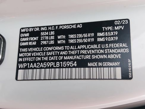 Certified 2023 Porsche Macan AWD/4WD image 38