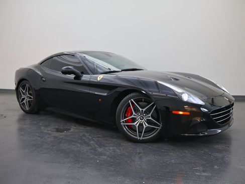 Used 2017 Ferrari California T image 2