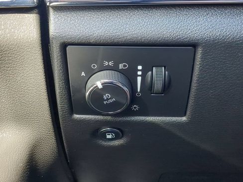 Used 2019 Jeep Grand Cherokee Limited AWD/4WD image 17