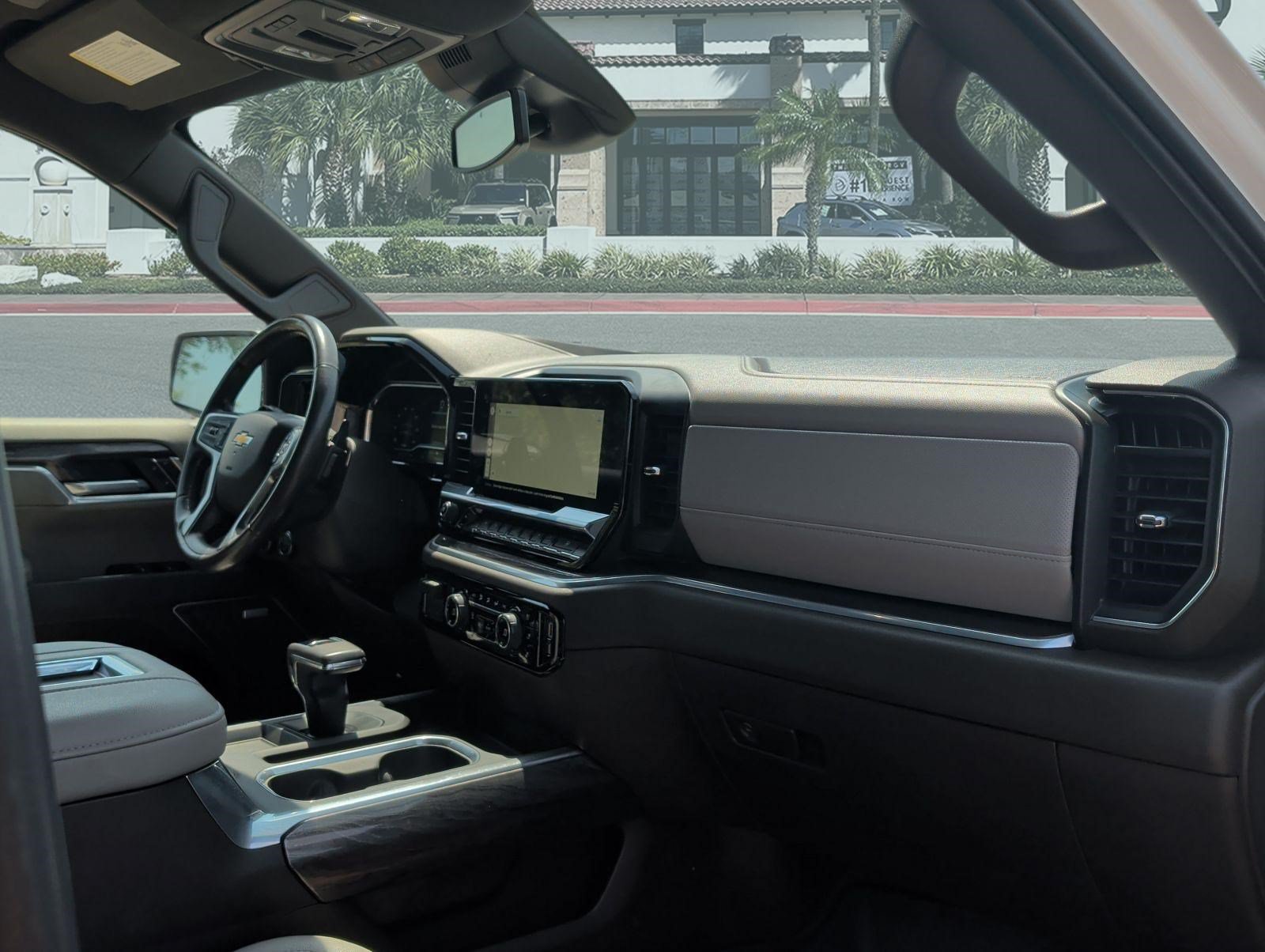 Used 2022 Chevrolet Silverado 1500 LTZ AWD/4WD image 27